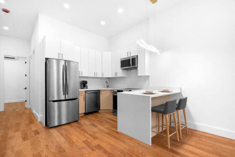 2 Bed Flex Space 2 Bath Duplex with Private Backyard Welcome home to this brand new, fully gut renovated 2 bedroom, Flex Space which could be used as a 3rd ...