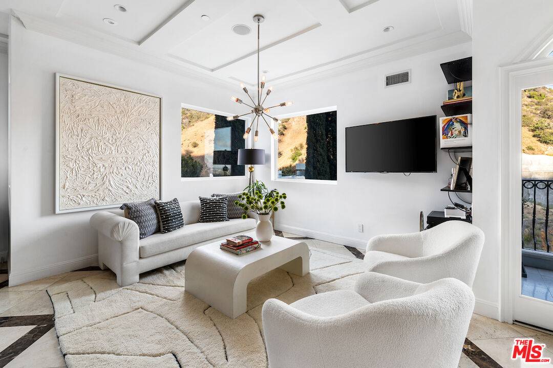 2063 Wattles Dr 4.0 Hollywood Hills East LA