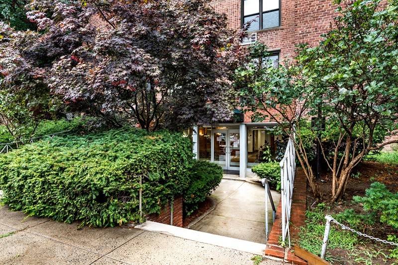 BACK ON MARKET Immaculate true 2 bedroom 1 bathroom in the heart of Woodside.