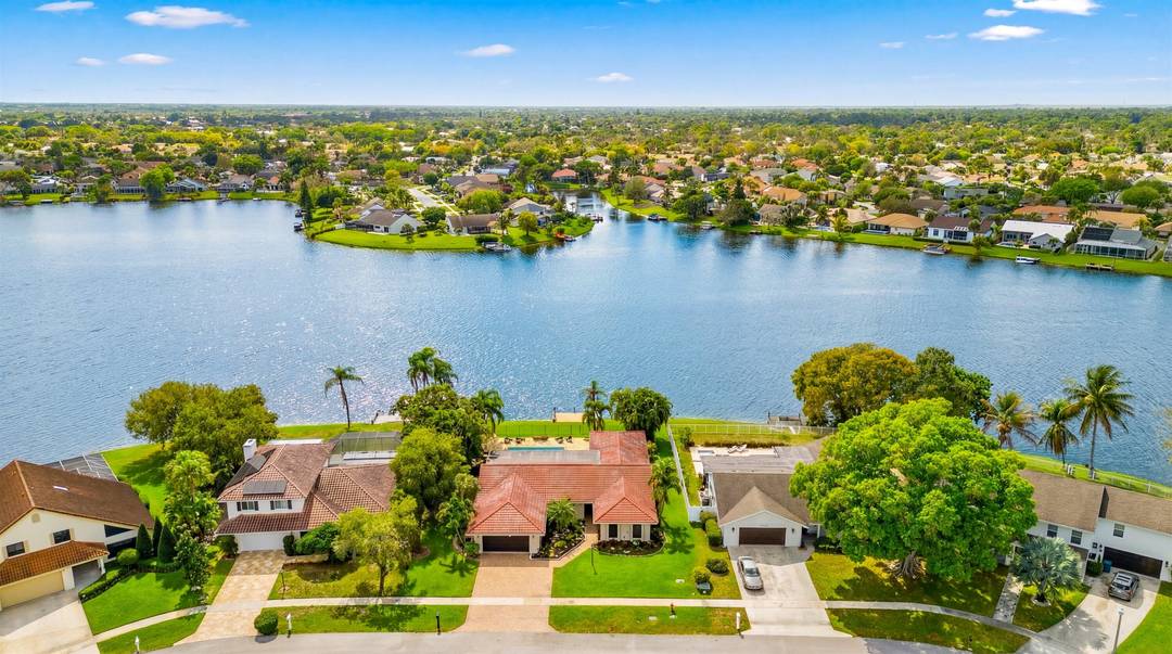 A rare opportunity to own a beautifully updated lakefront residence on Lake Wellington, offering sweeping sunset views from your private dock.