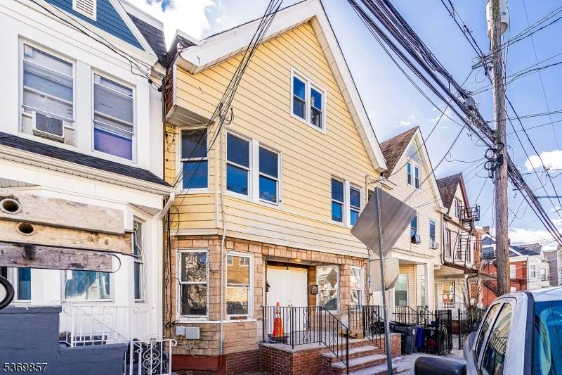 EXCELLENT OPPORTUNITY SIDE BY SIDE DUPLEX 2 FAMILY HOME, OFFERS 1, 339 SQUARE FEET OF LIVING SPACE IN EACH APARTMENT.