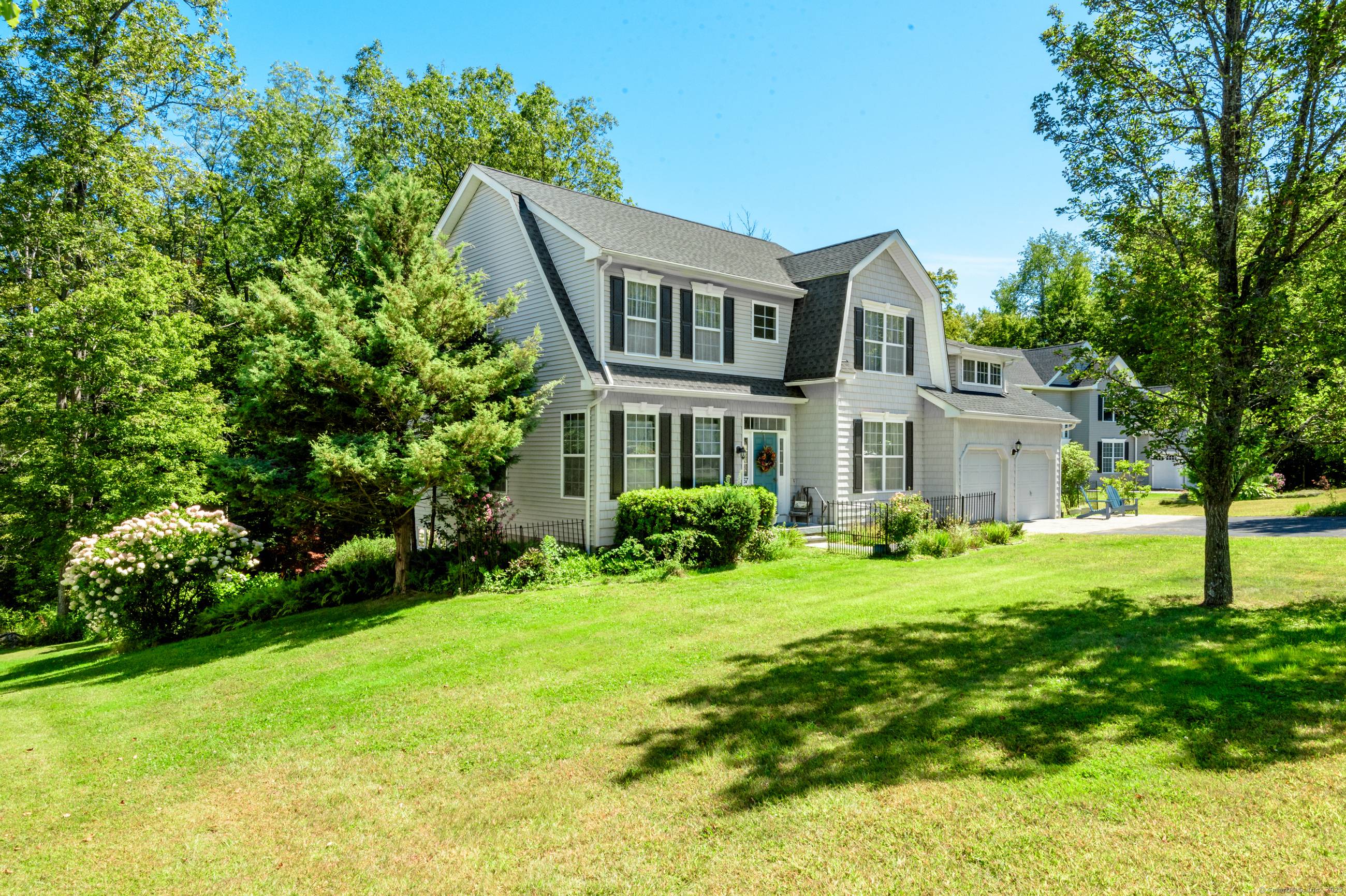 Wysteria Bliss.. well loved Home, original owner, Beautiful setting w nature abounding, set on serene cul de sac.