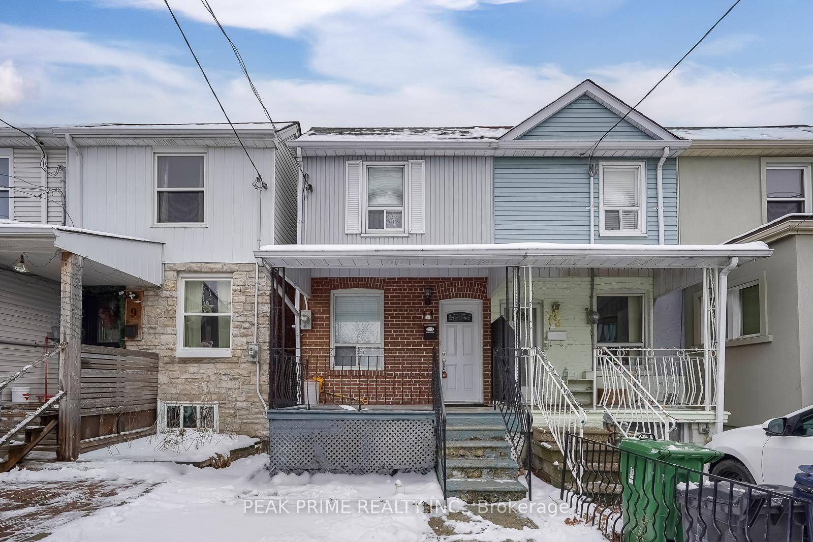 Welcome home to 11 Bloem Ave.