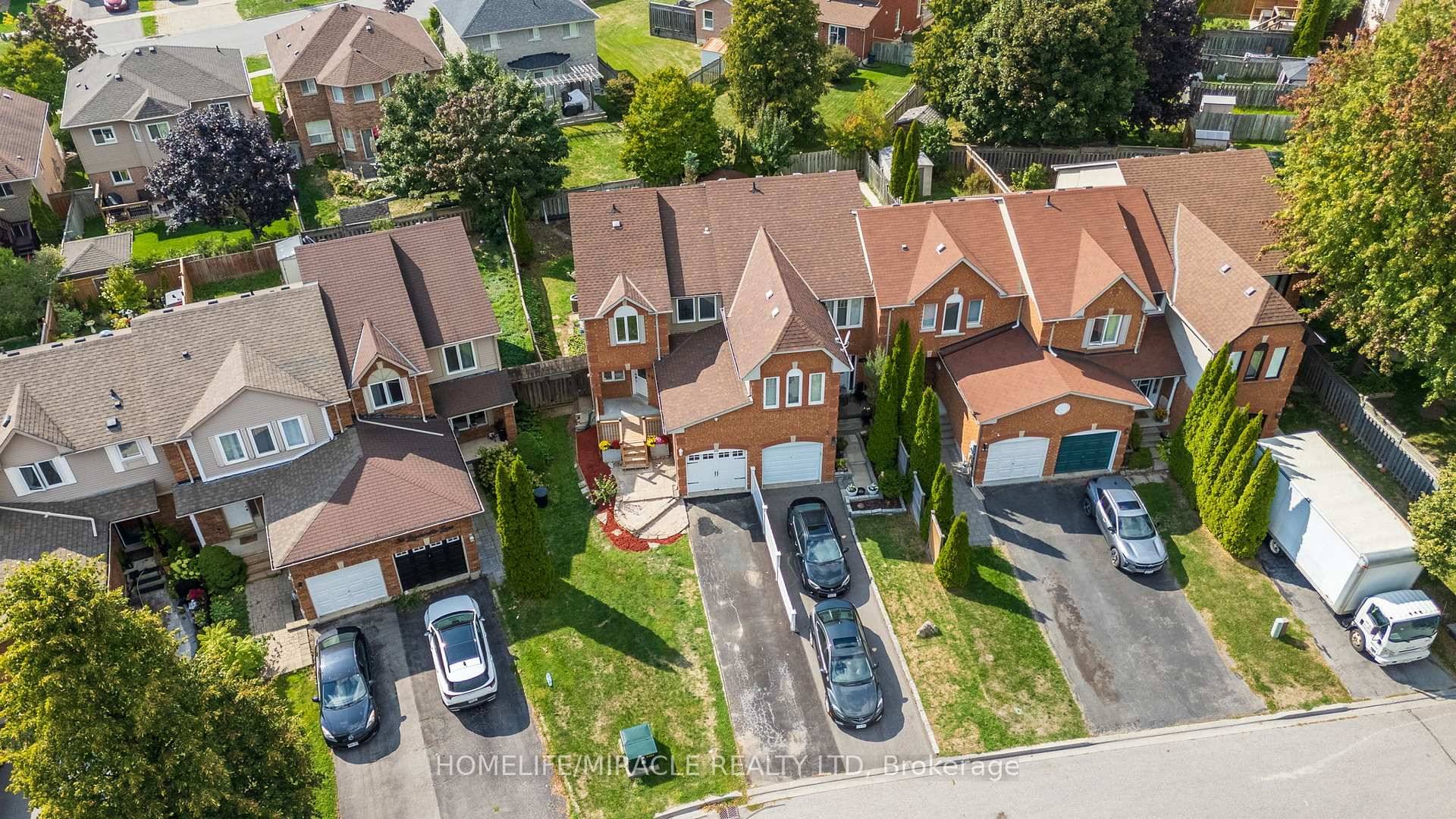 Welcome to this stunning freehold all brick end unit townhome, offering style, space, and convenience in one of Bowmanvilles most sought after family neighbourhoods.