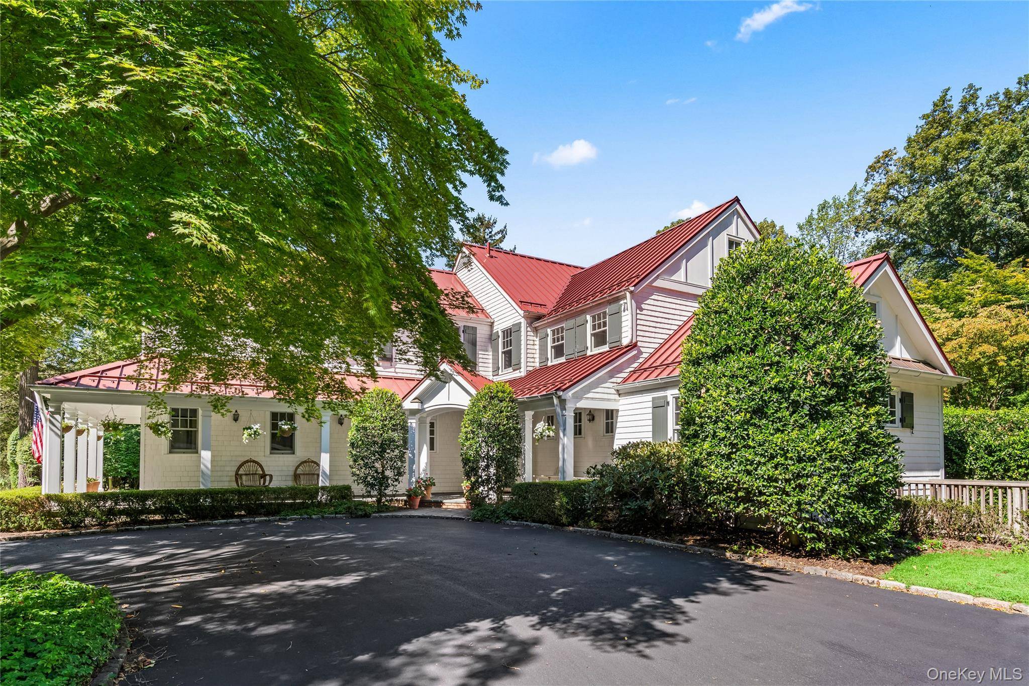 Every once in a while, a very special home will hit the market, and Dogwood Meadow is just one of these !