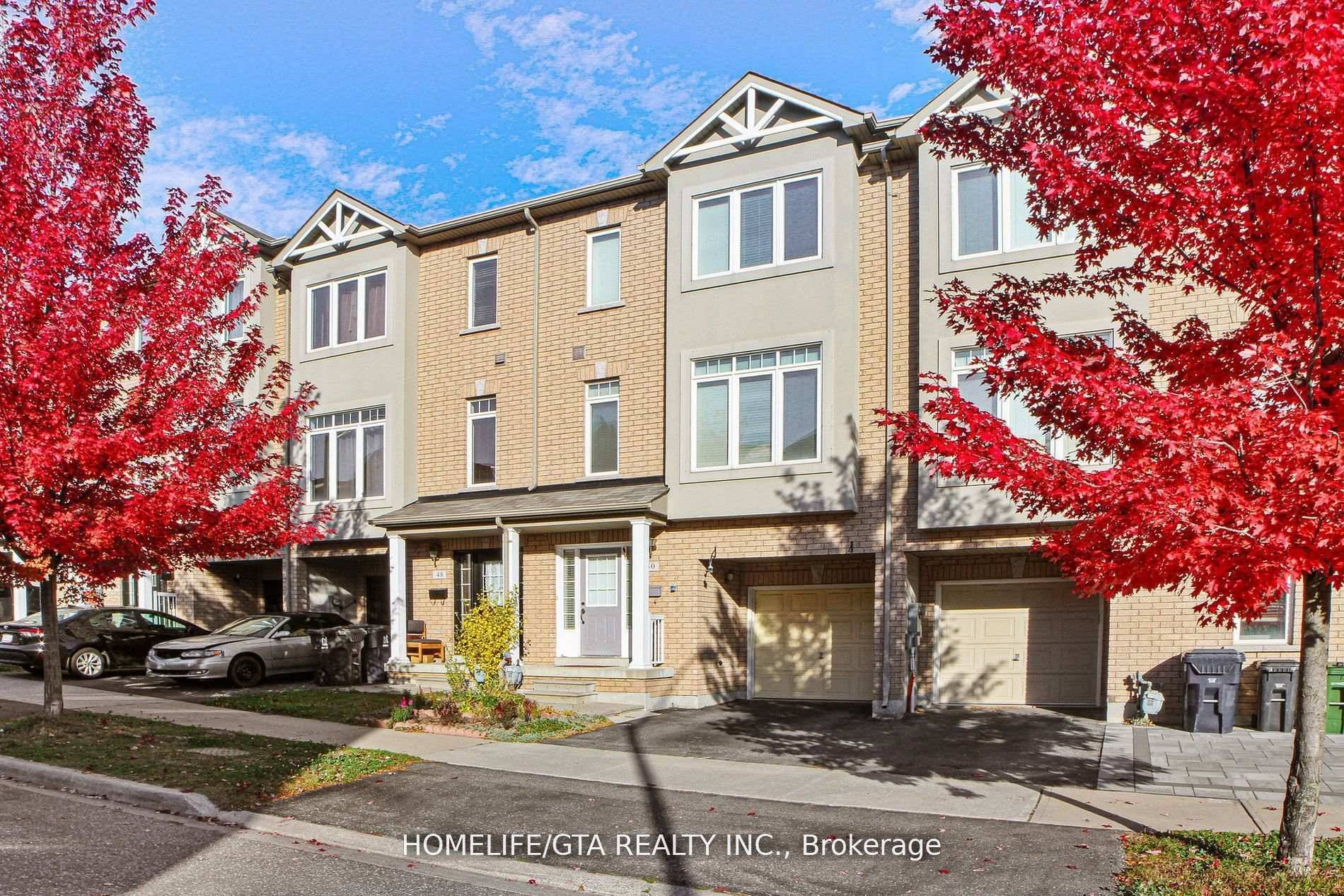 Spacious amp ; Well Maintained Freehold Townhouse in Prime Scarborough Location !