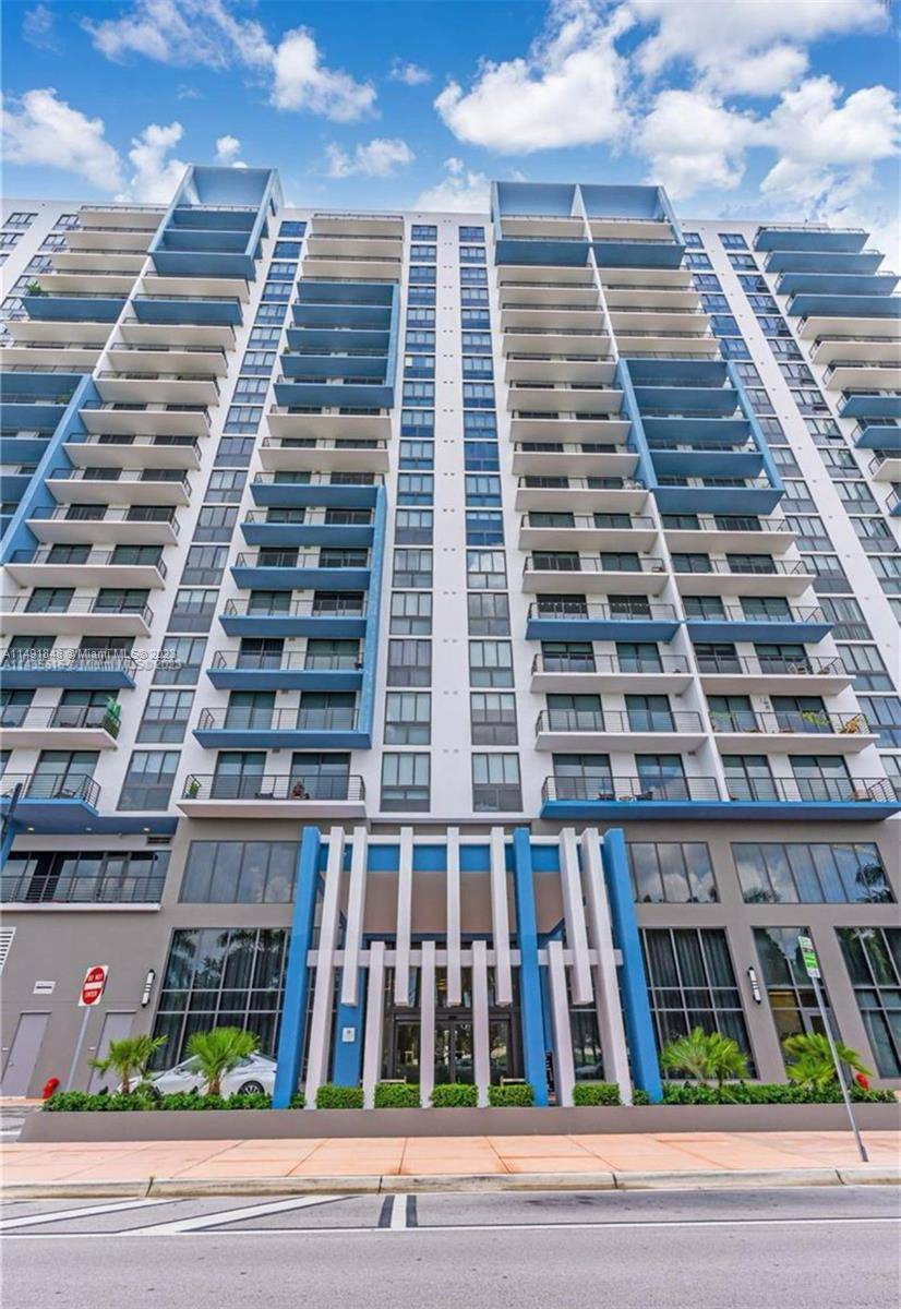 This fully furnished property is the only one in Doral approved for short term rentals, including AIRBNB for just 3 days or more.