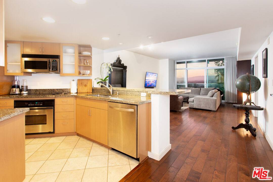 13700 Marina Pointe Dr 1BR Marina Del Rey La