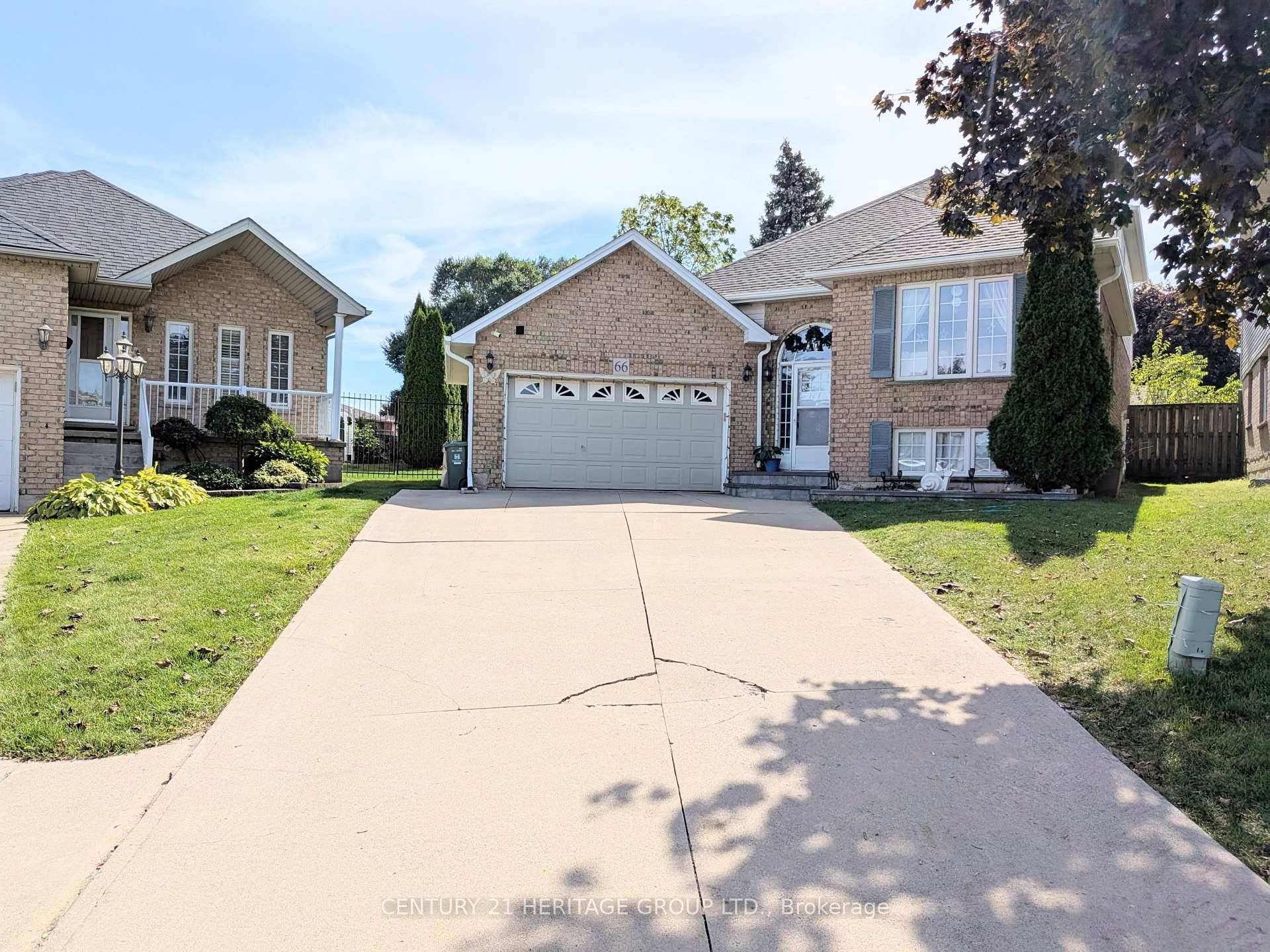 Welcome to this stunning 2 storey home featuring vaulted ceilings in the living and dining rooms, a modern kitchen, and a cozy family room with fireplace.