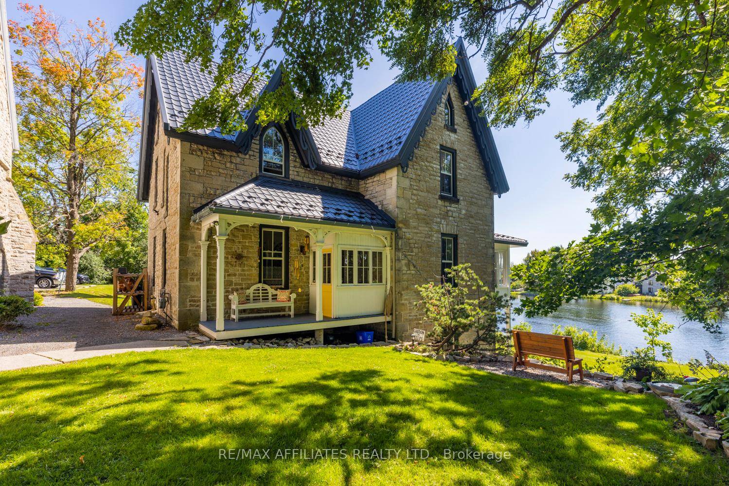 Welcome to 64 Clyde St in the friendly town of Almonte.