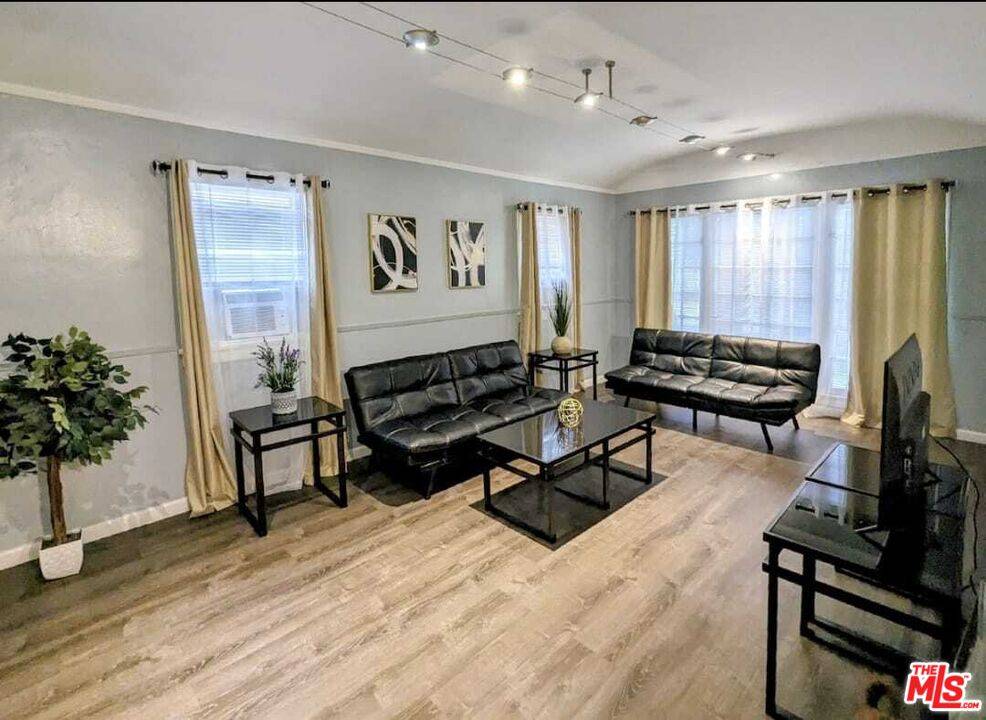 606 N Alta Vista Blvd 3BR Hancock Park La