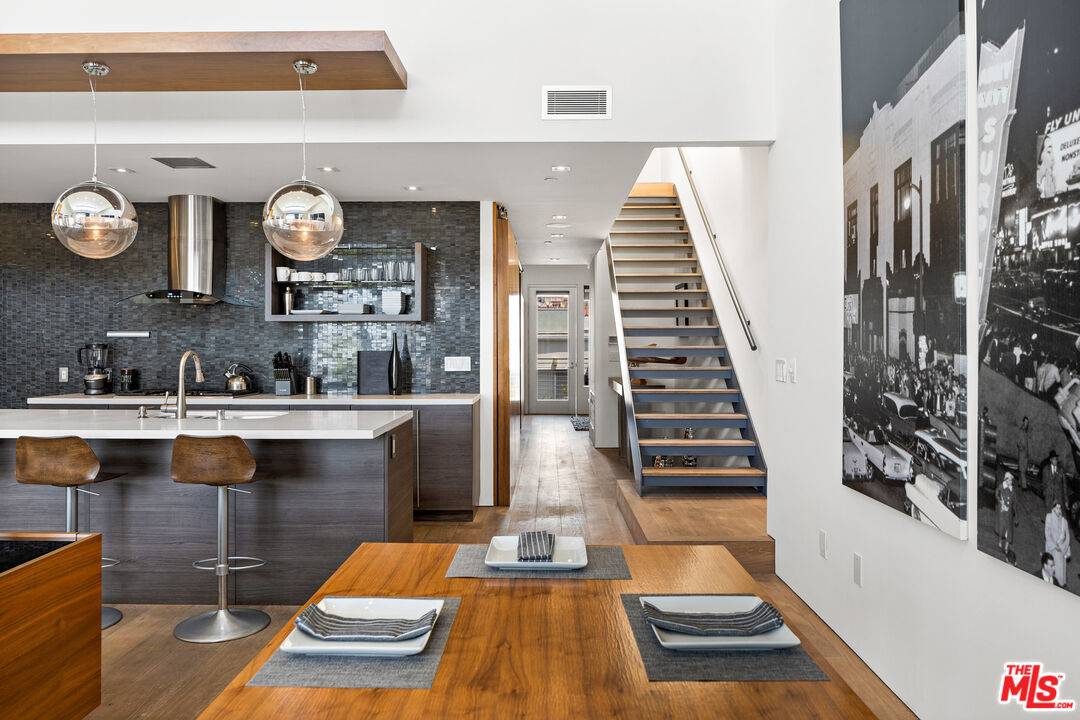 1250 N Harper Ave 2BR Hollywood Hills East La