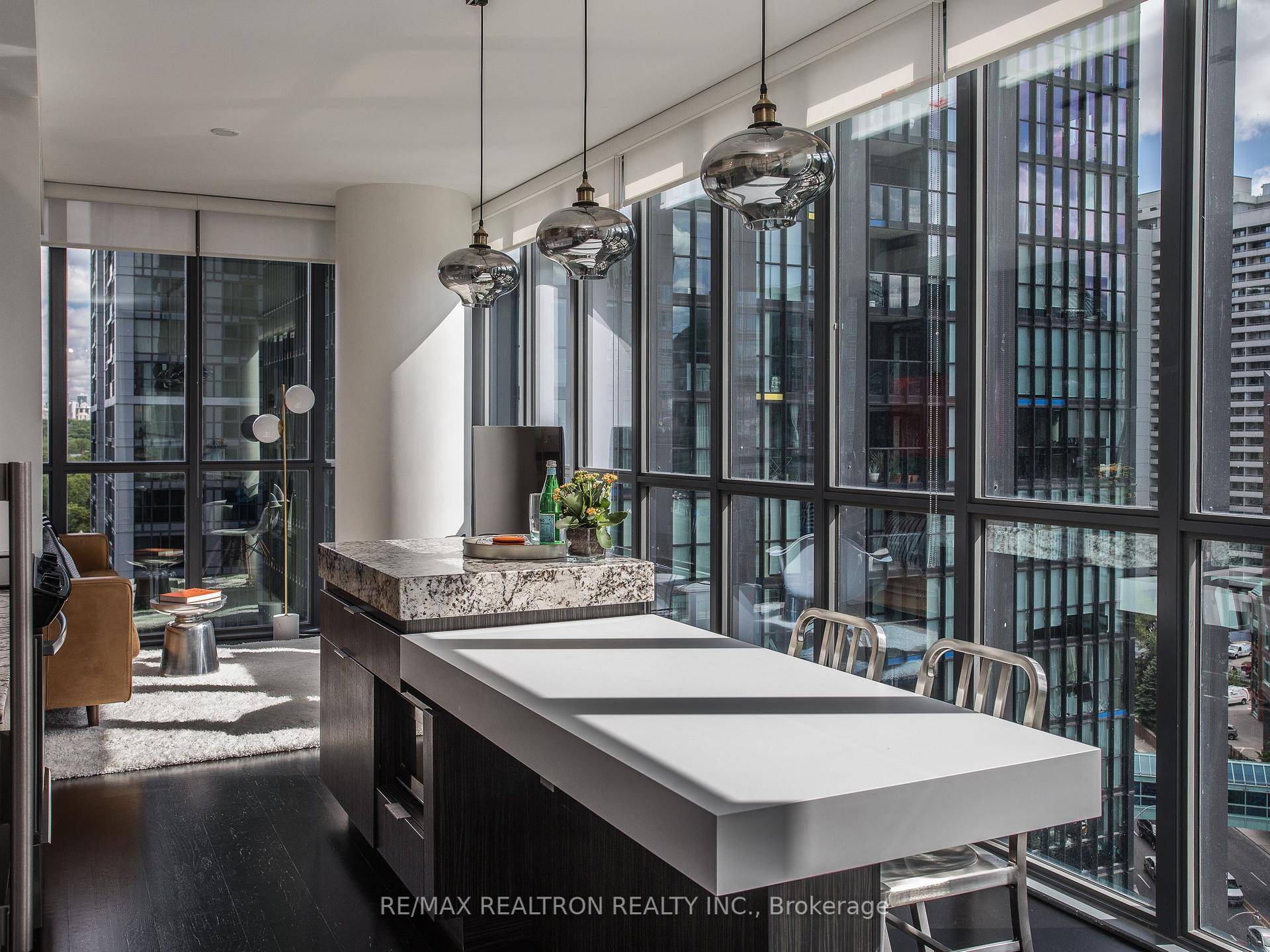 Welcome To This Wonderfully Bright amp ; Open Concept Luxury Apartment At Yonge And Bloor Located In The Iconic X2.