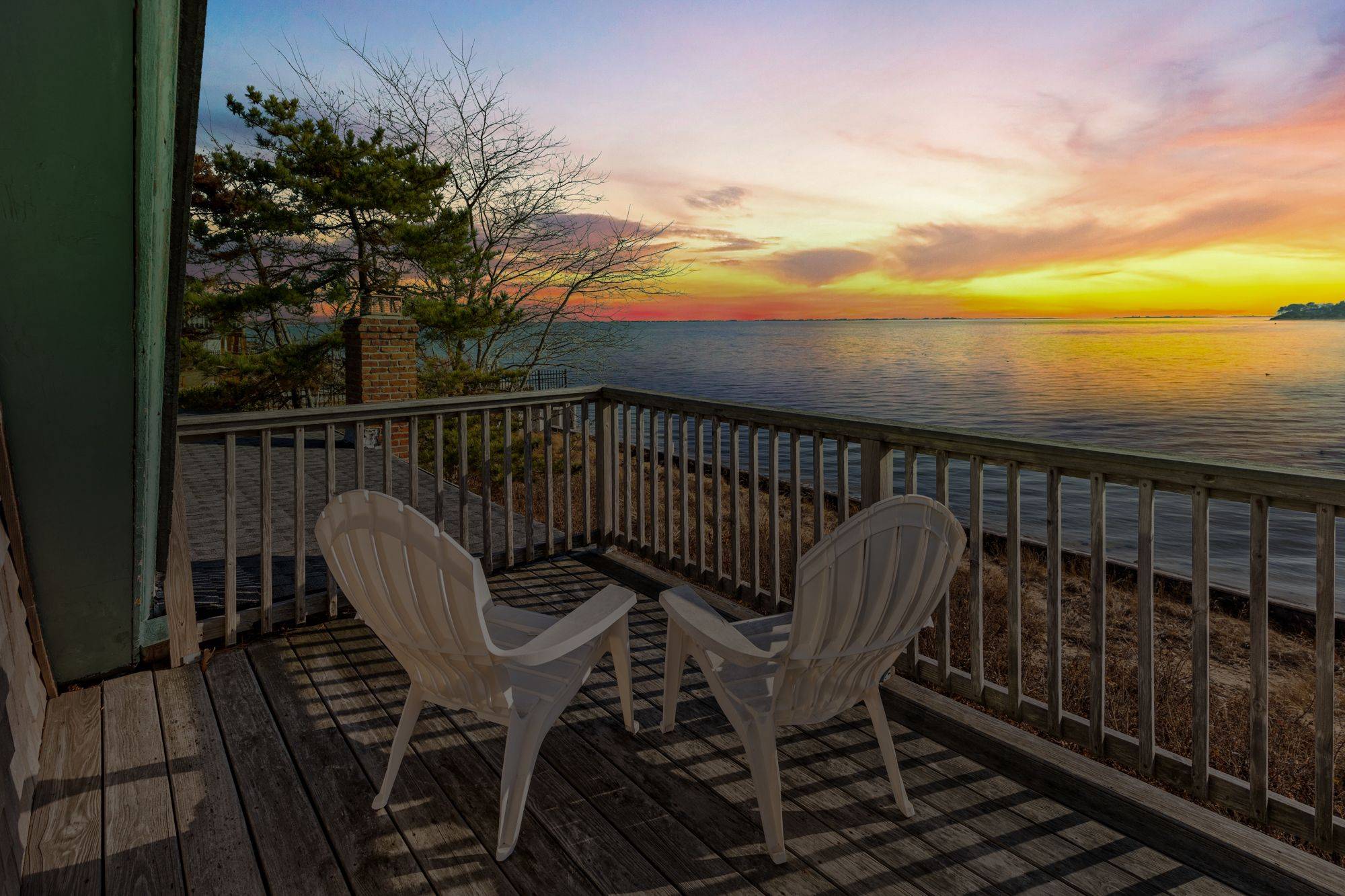 Newly renovated cottage gorgeous light and airy on the bay.
