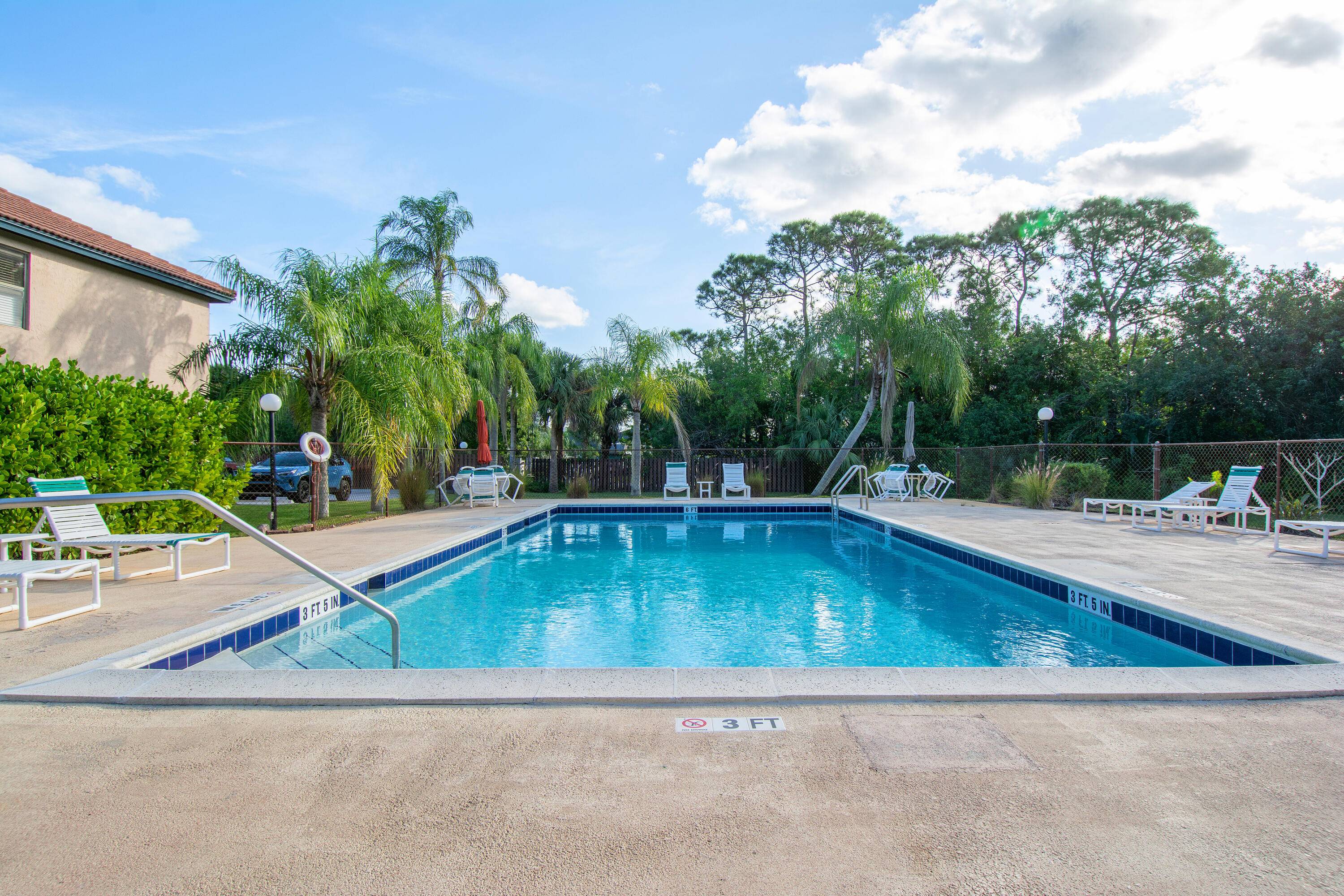 CHARMING 2 2 SECOND FLOOR UNFURNITURED UNIT WITH A SCREENED IN PATIO SEAGRASS IS A PEACEFUL QUIET COMMUNITY WITH A POOL AREA FOR RELAXING CONVENIENTLY LOCATED CLOSE TO SHOPPING, GOLF ...