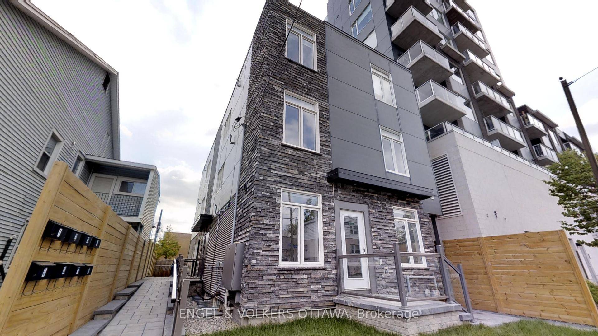 Fully furnished All Inclusive Welcome to 12 Jolliet, a spacious and ready to move in 1 bedroom !