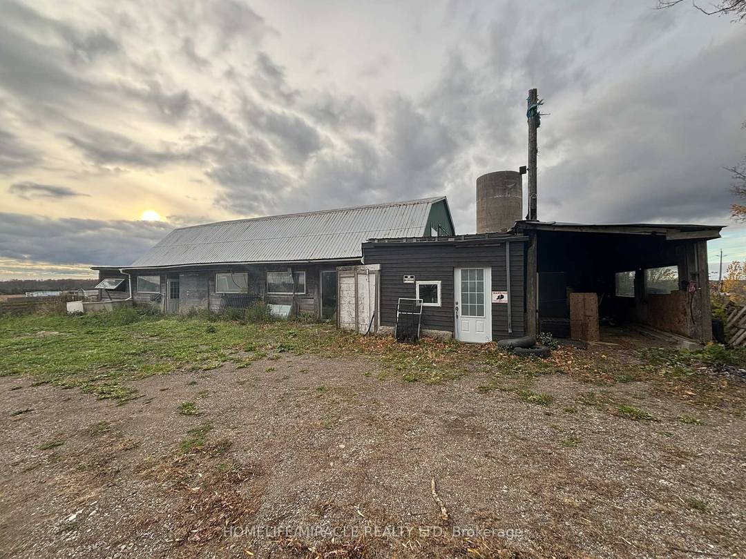 Discover a versatile barn space available for lease, Well suited for agricultural, commercial or personal use.