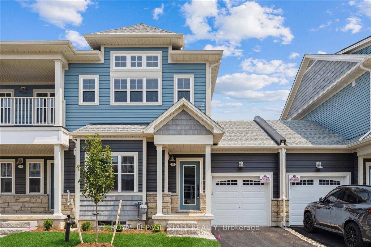Beautifully finished 2 bedroom, 2 bathroom townhome in The Shores community of Crystal Beach.