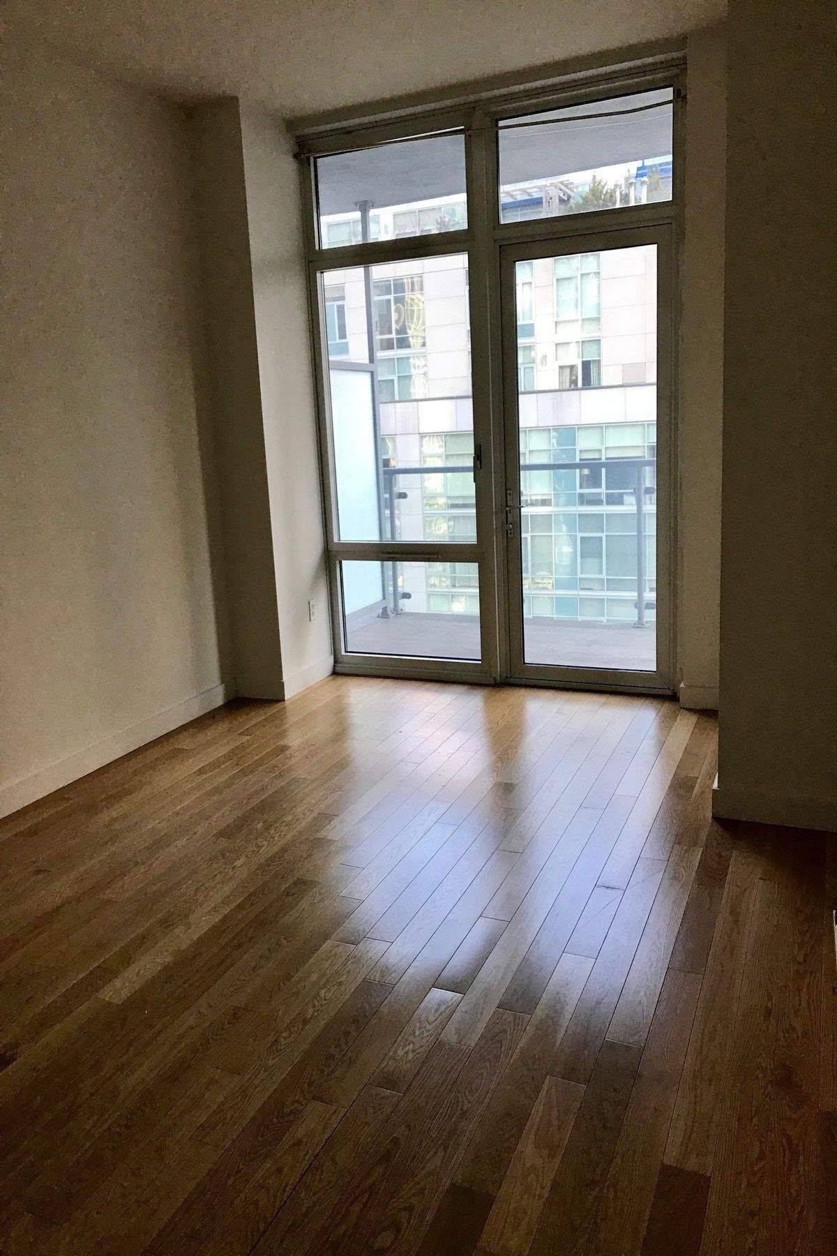 Close proximity to Lincoln Center, Time Warner Center, Whole Foods and Central Park !