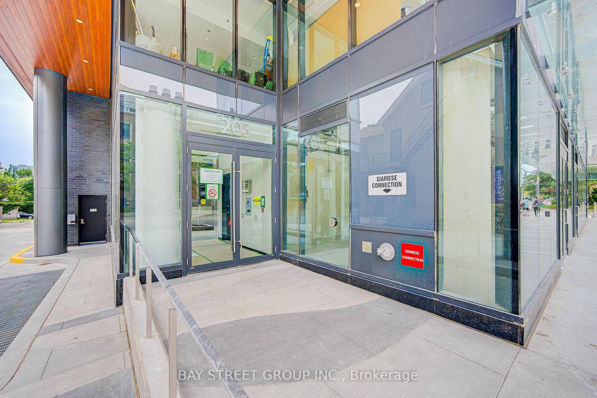 Most Close To U of T, 3 Bedroom 2 Bath Luxury Unit with Higher Floors, 9F Ceiling W Unobstructed Nw Views.