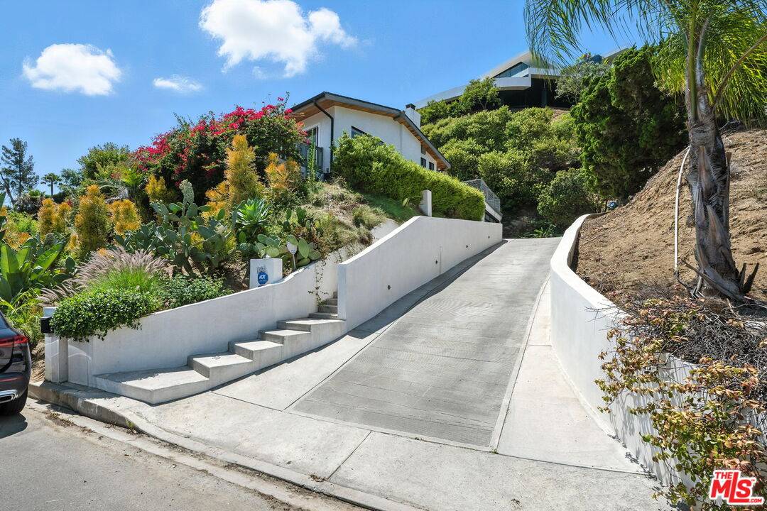 1317   Devlin Dr 3BR Sunset Strip La
