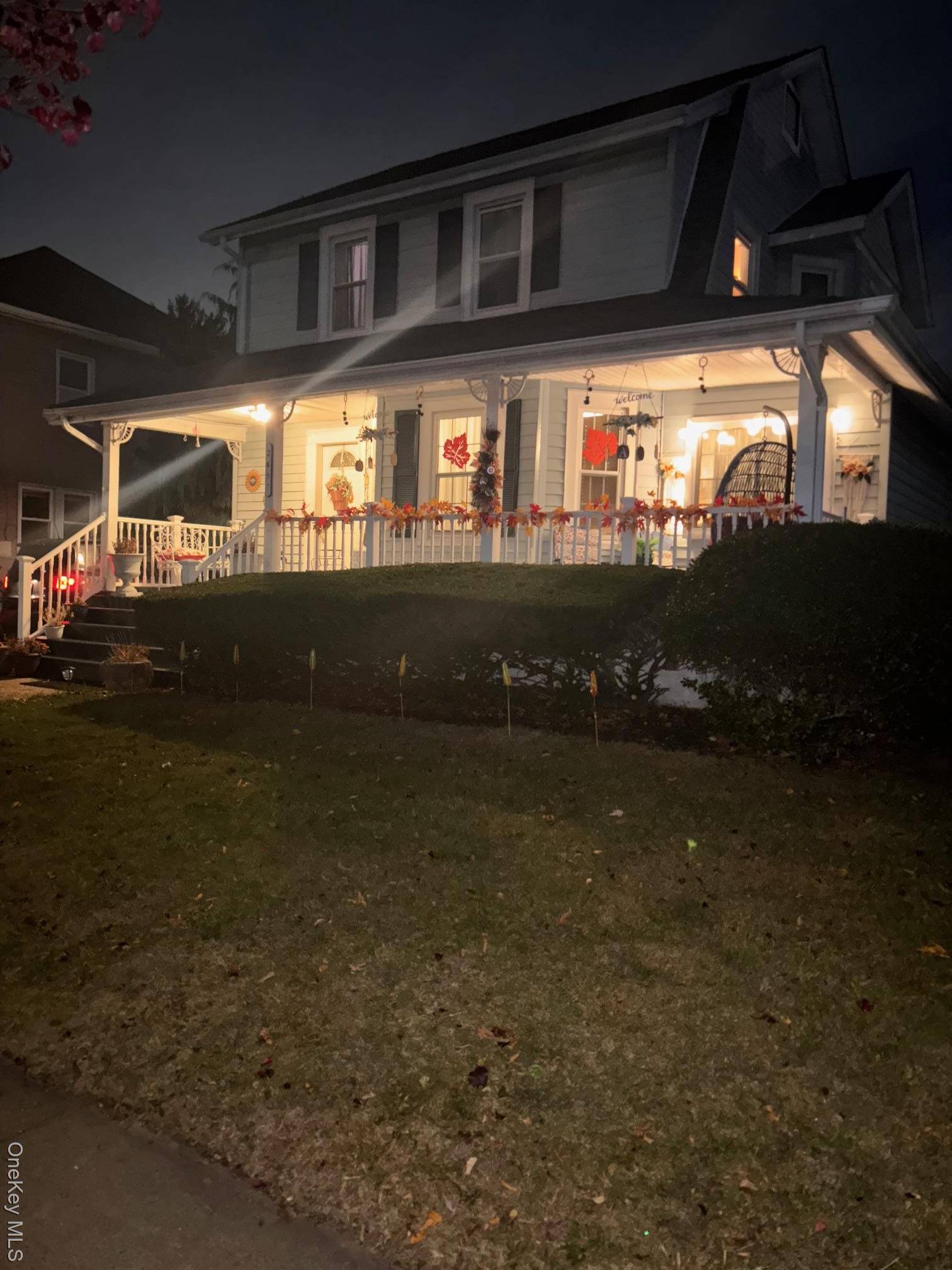 This old style house consists of 3 Bedrooms, 1.