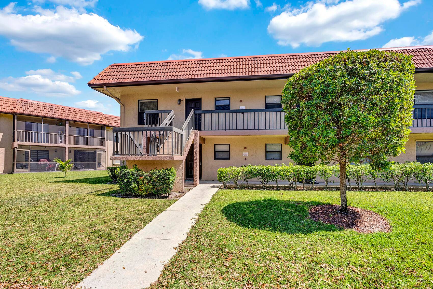 Nice and ready to move in 2 2, 2nd floor, corner unit, nwer AC and water heater, great location and excellent A school district.