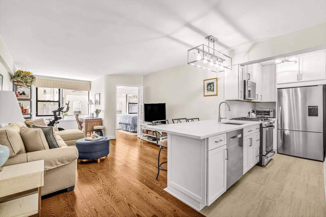 Welcome to 220 East 67th Street, apartment 6J, a beautifully renovated mint condition alcove studio offering contemporary comfort in the heart of Manhattan s Upper East Side.