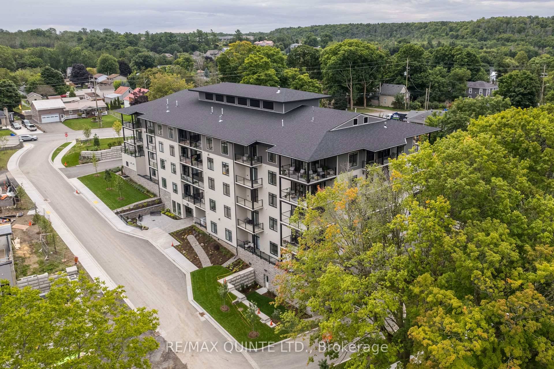 PORT PICTON A luxury Harbourfront Community by PORT PICTON HOMES The Carter building Enjoy the ease of stylish condominium living !