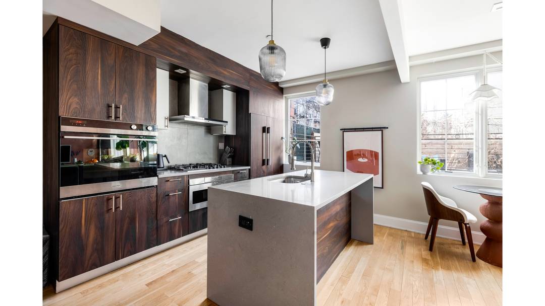 Welcome home to this over sized, extremely sunny, south facing, private loft like one bedroom duplex residence featuring an open island chef's kitchen and effortless indoor outdoor flow.