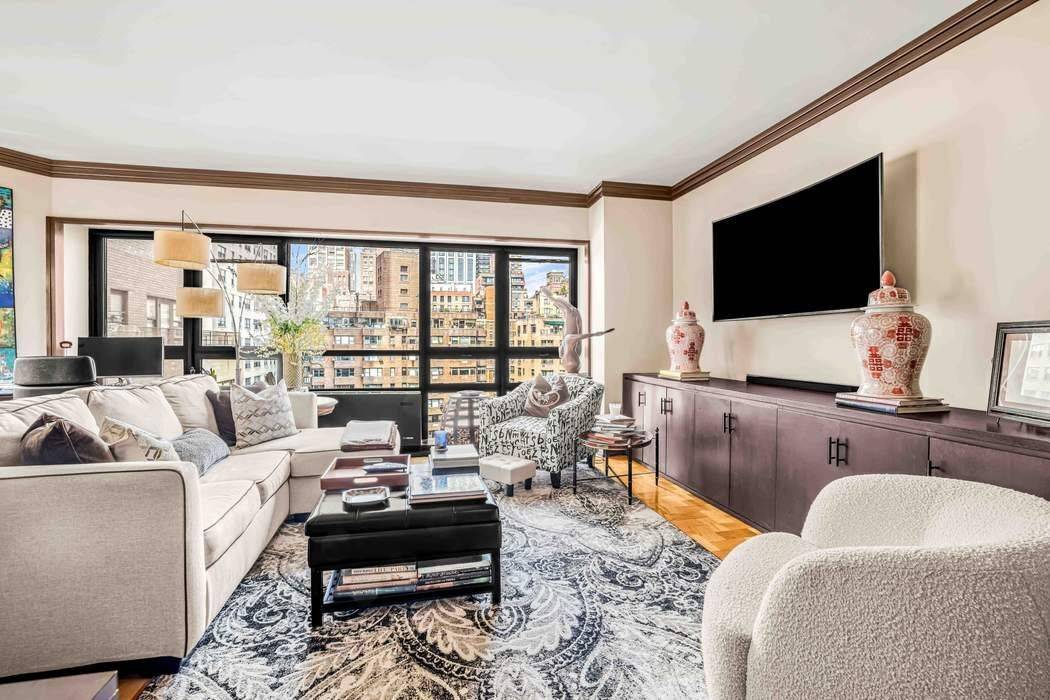 Spacious and bright, corner 1 bedroom with 991 square feet and 1.