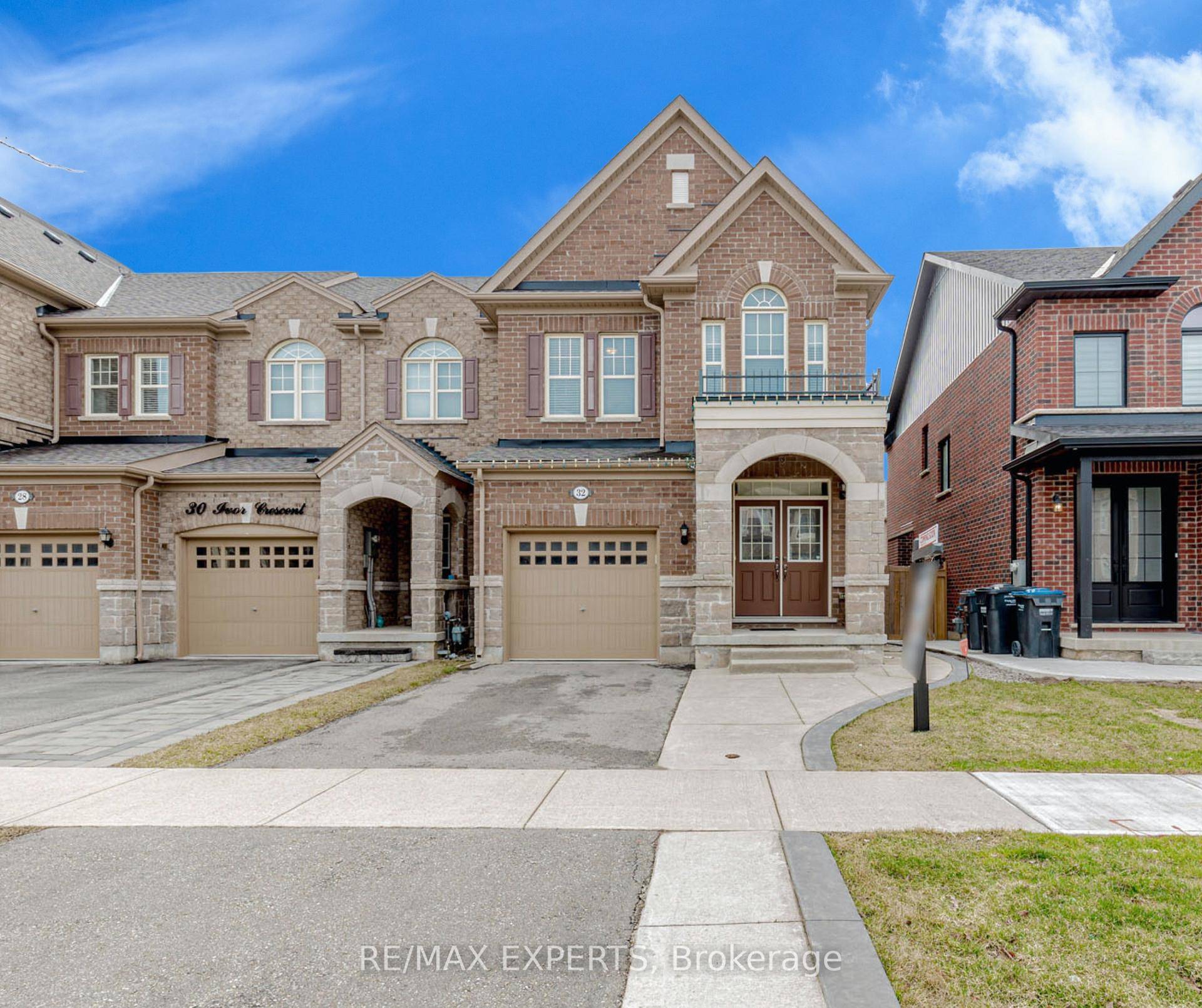 Beautiful Freehold End Unit Townhome with Stone amp ; Brick Elevation 1810 Sq Ft of Stylish Living !