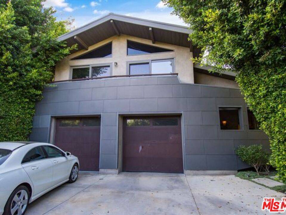 9625   Oak Pass Rd Beverly Hills LA
