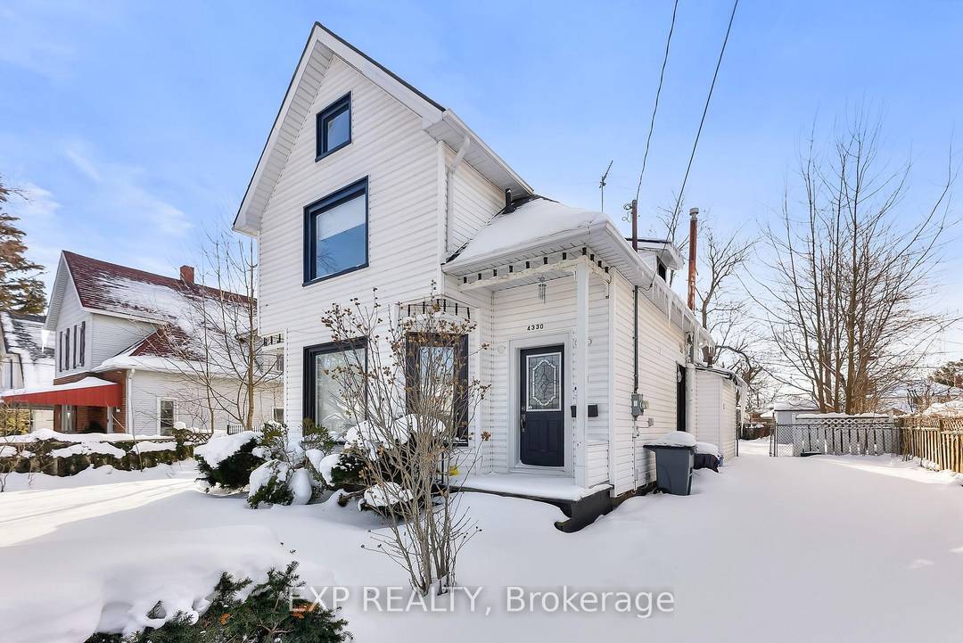 Beautiful fully furnished home for rent in the highly desirable River Road district of Niagara Falls.