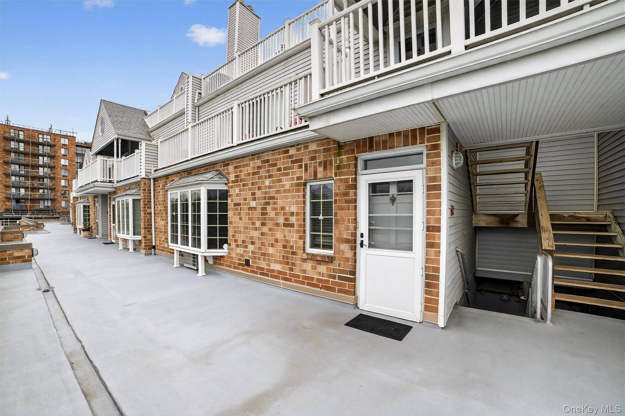 Welcome to this wonderfully private 2 bedroom 2 bath apartment part of the townhome section of The Tower Club !