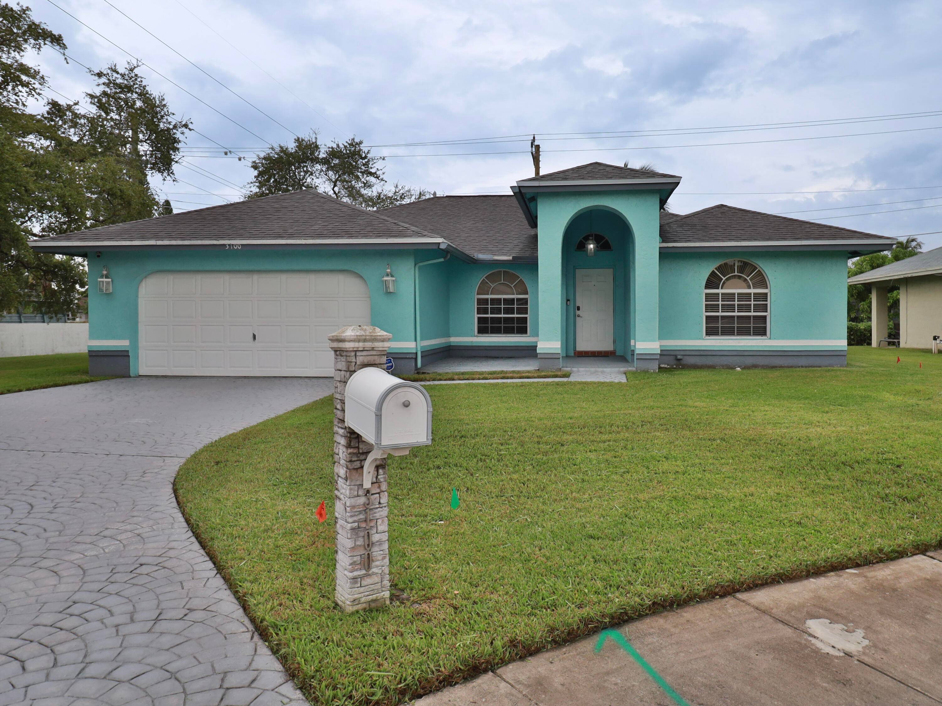 Spacious 3BR 2BA home on oversized lot in a quiet Fort Lauderdale neighborhood !
