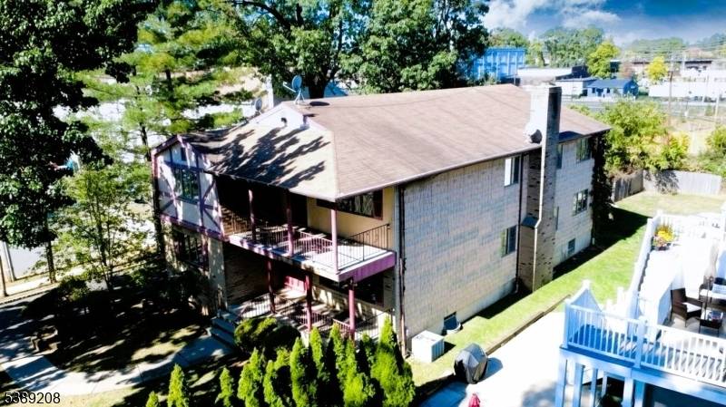 Investor property. Cash or conventional fix up loan, FHA, 203K.