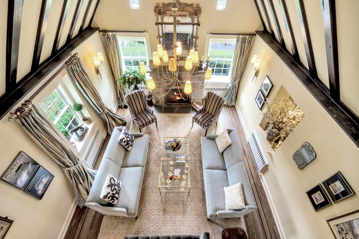 NYC Residence on a private park like setting, inclusive of additional subdivide able lot !