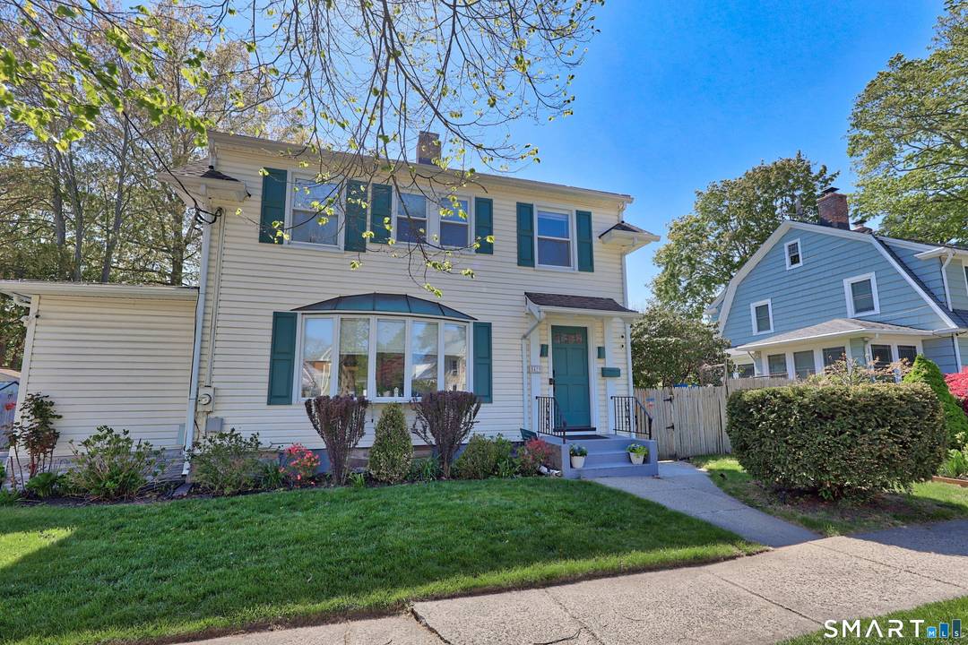 Beautiful Home with Premium Amenities Ready to Move In !
