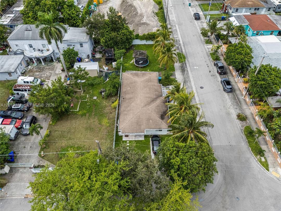 This is an Excellent Investment Opportunity in a highly desirable Street In the Heart of Wynwood.