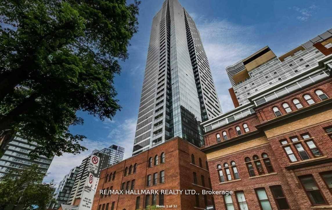 Super Modern Condo In The Heart Of Downtown Toronto Between Yonge amp ; Bay, South Of Bloor, Wood Floors Throughout, Conveniently Located Steps From Subway Station, U Of T, Shops, ...
