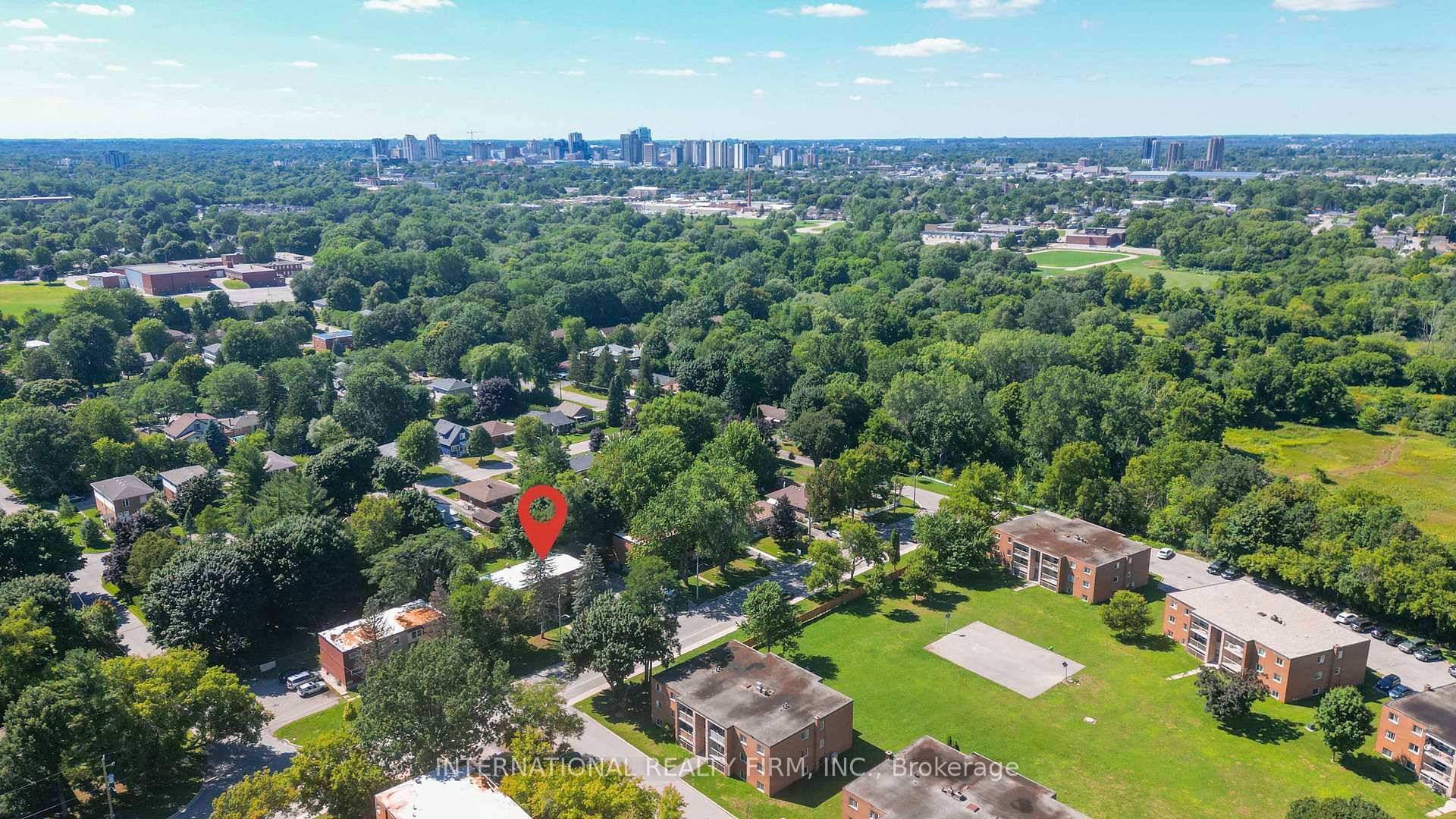 Welcome to 81 King Edward Avenue, London, ON a cozy and inviting 1 bedroom, 1 bath basement apartment available for move in in November 2025.