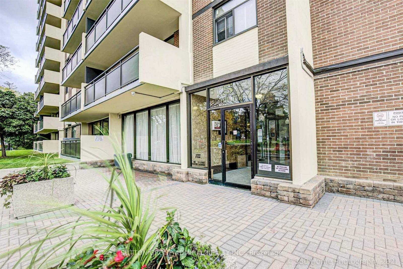 Bright Spacious 1Br 1Wr Apartment.