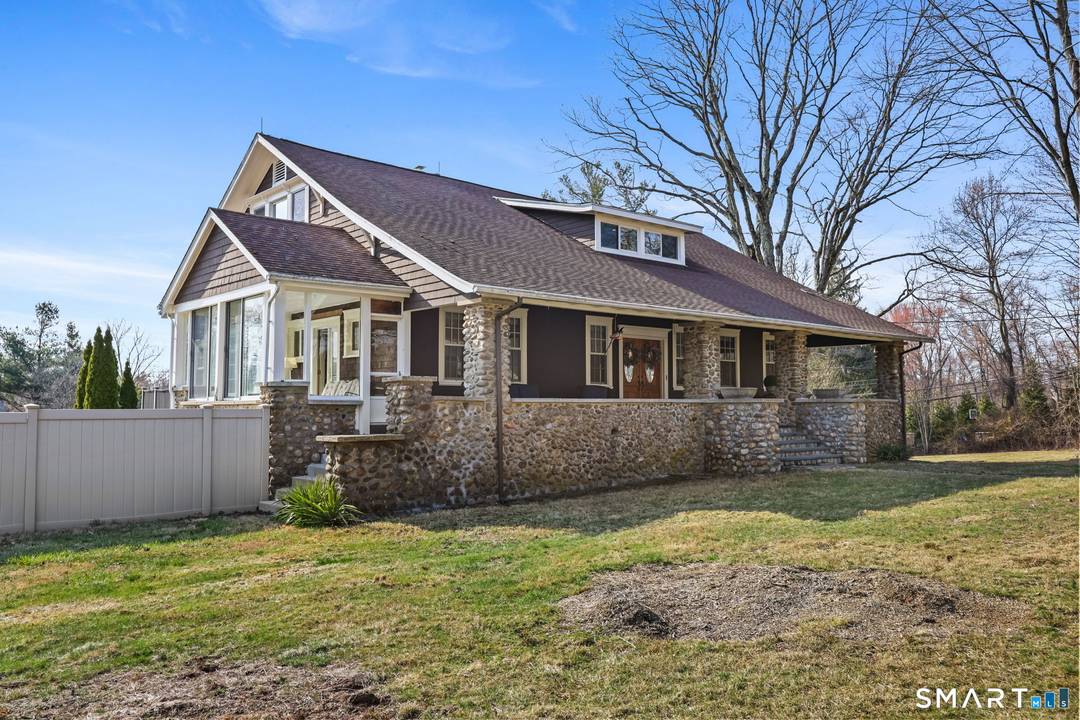 Step into a piece of Trumbull's history with this enchanting, updated Craftsman Cape loc in the highly sought after Daniels Farm section, close to top rated schools, parks, shopping, restaurants, ...