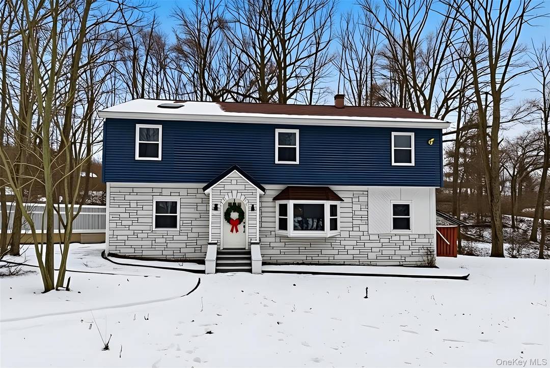 Discover Your Dream Colonial Retreat in the Greenwood Lake Community !