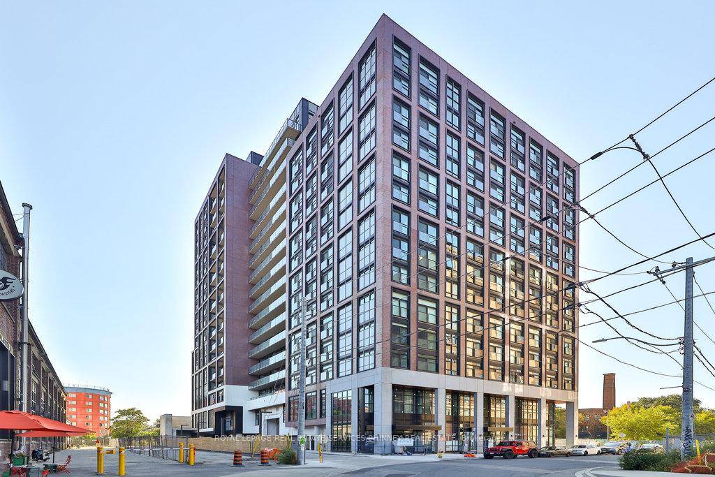 Discover this stunning upper level penthouse 3 1 bedroom, 3 bath suite at House of Assembly in Sterling Junction !