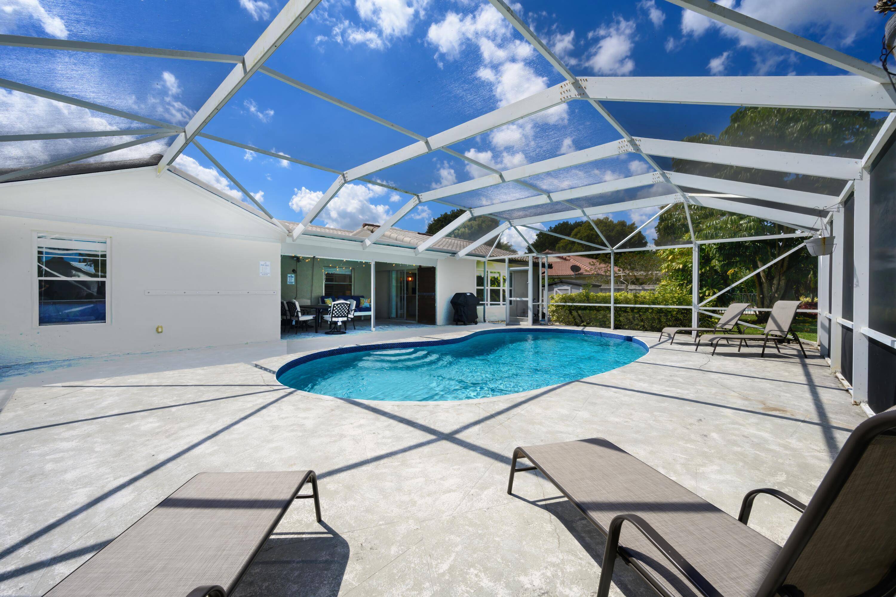 Discover a serene oasis tailored for equestrian enthusiasts and seasonal tenants alike.