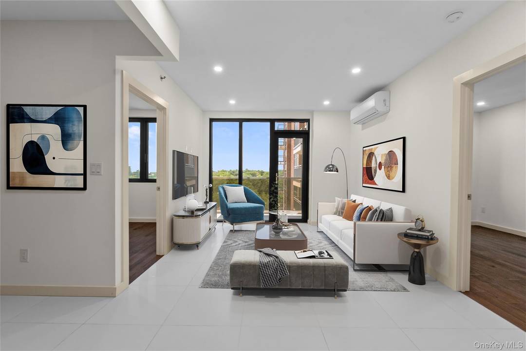 Discover modern elegance in this brand new 2 bedroom, 1 bathroom condo situated in the heart of Kew Gardens.