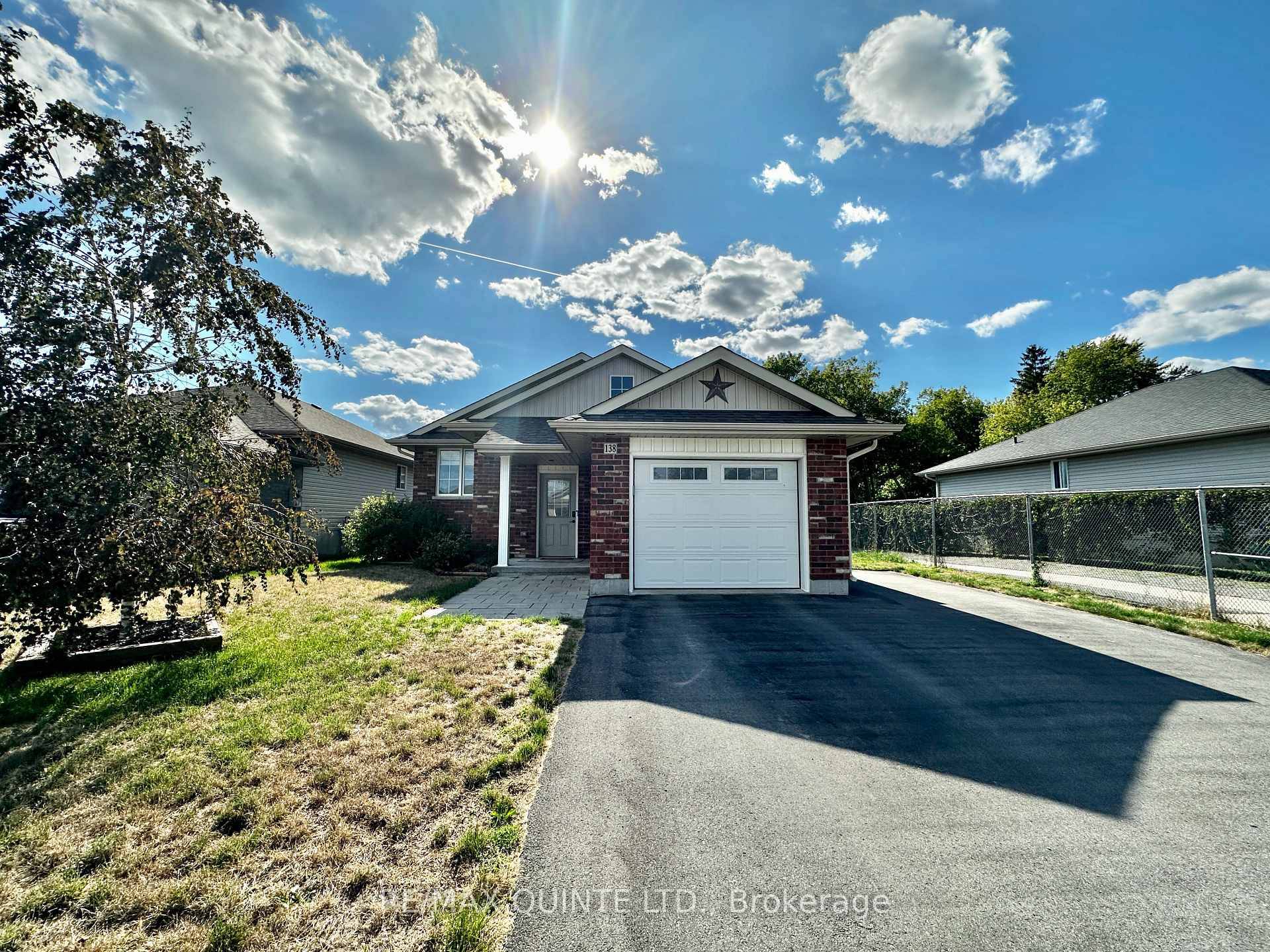 Executive rental available October 15, 2025 !