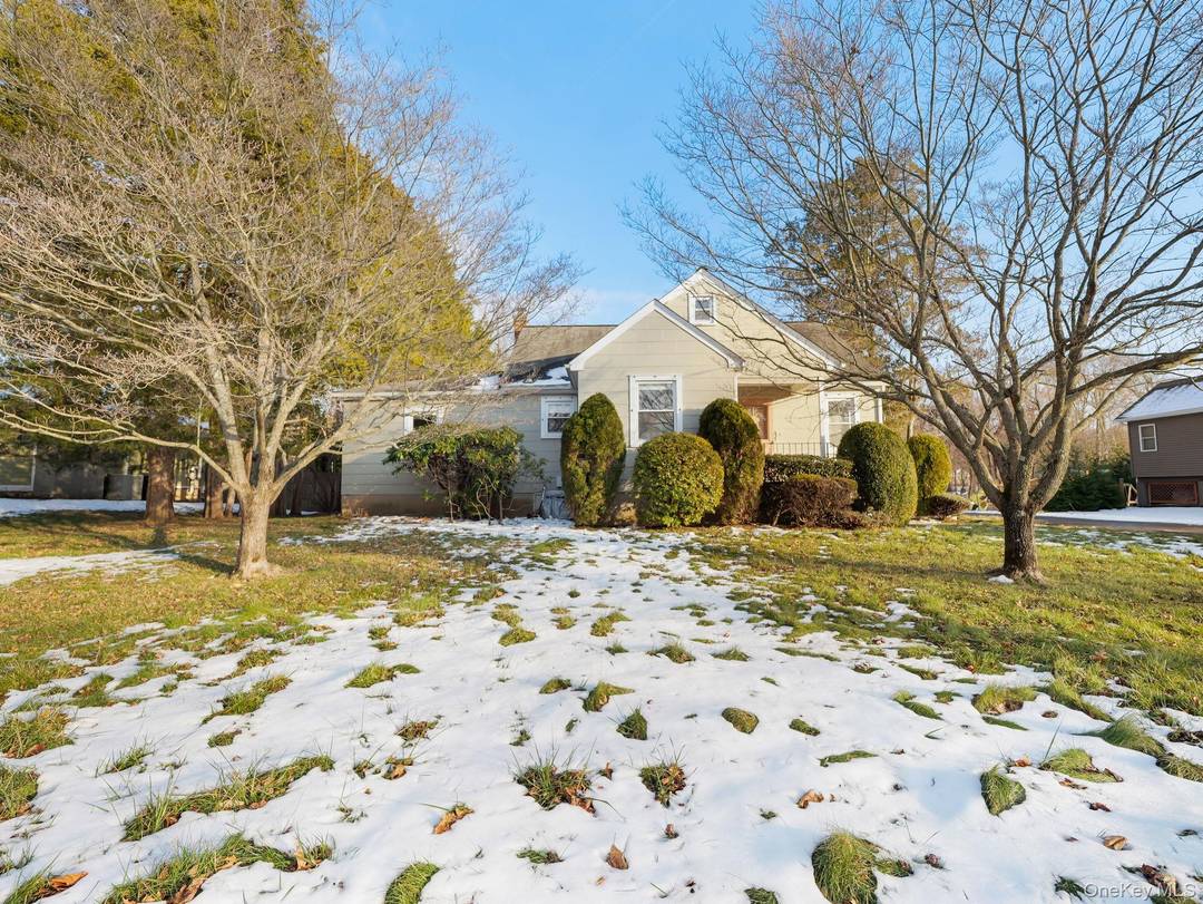 Fantastic location, great and friendly neighborhood, a few blocks from the main road for an easy commute.